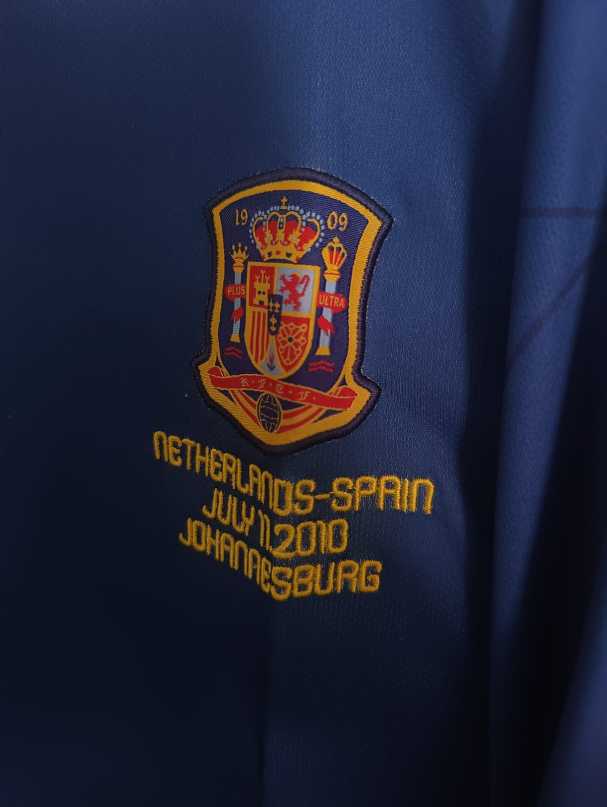 SPAIN 2010 AWAY WORLD CUP FULL SLEEVE EMBROIDERY (("FS RN EMBROIDERY''))
