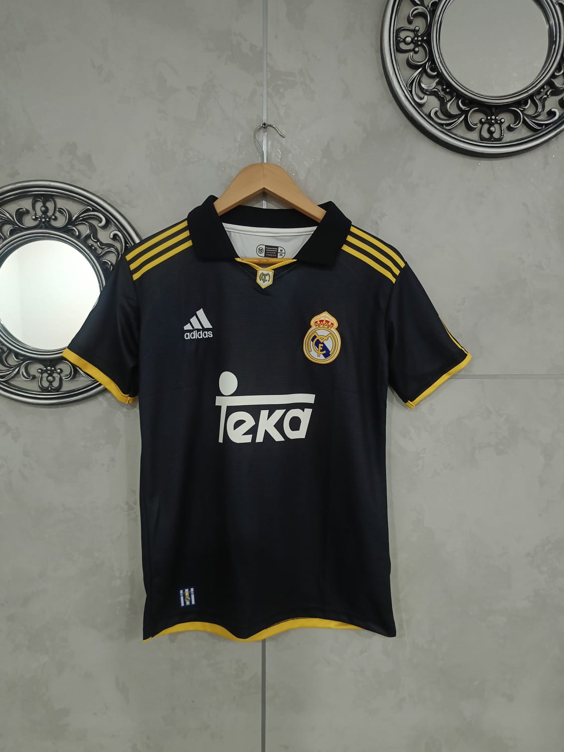 Real Madrid Retro Away Jersey – R. Carlos #3 (Champions League Edition)